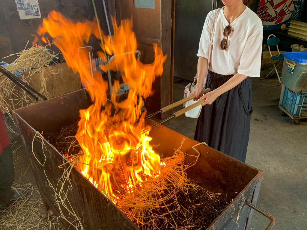 鰹タタキの藁焼き