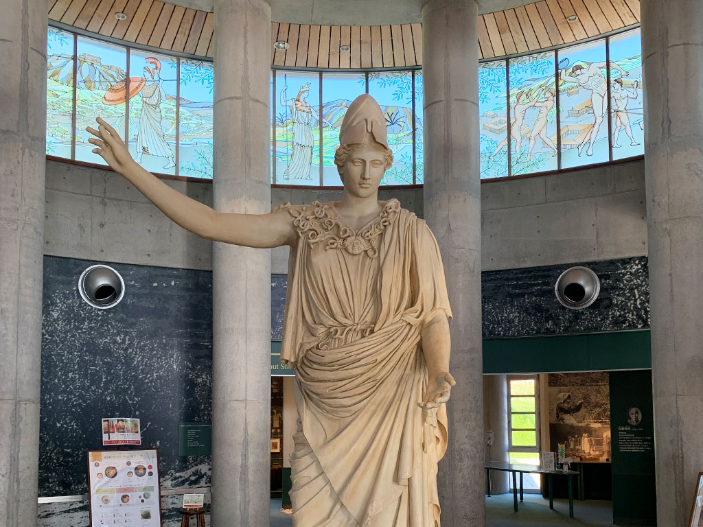 記念館内に展示されているアテナ像